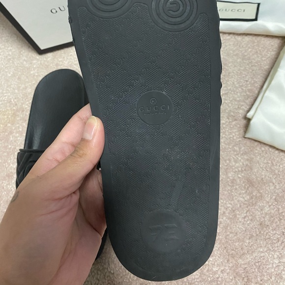 (SOLD) ❤️ Women's matelassé rubber slide - size 7 - Picture 8 of 10